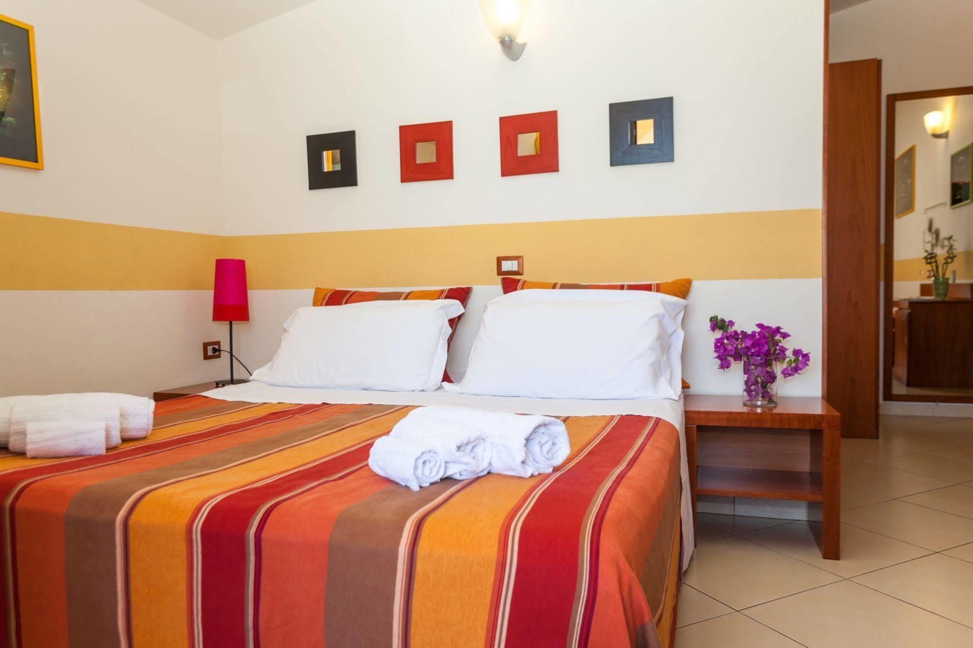 Villa Sunset B&B/Apartments Fontane Bianche Εξωτερικό φωτογραφία